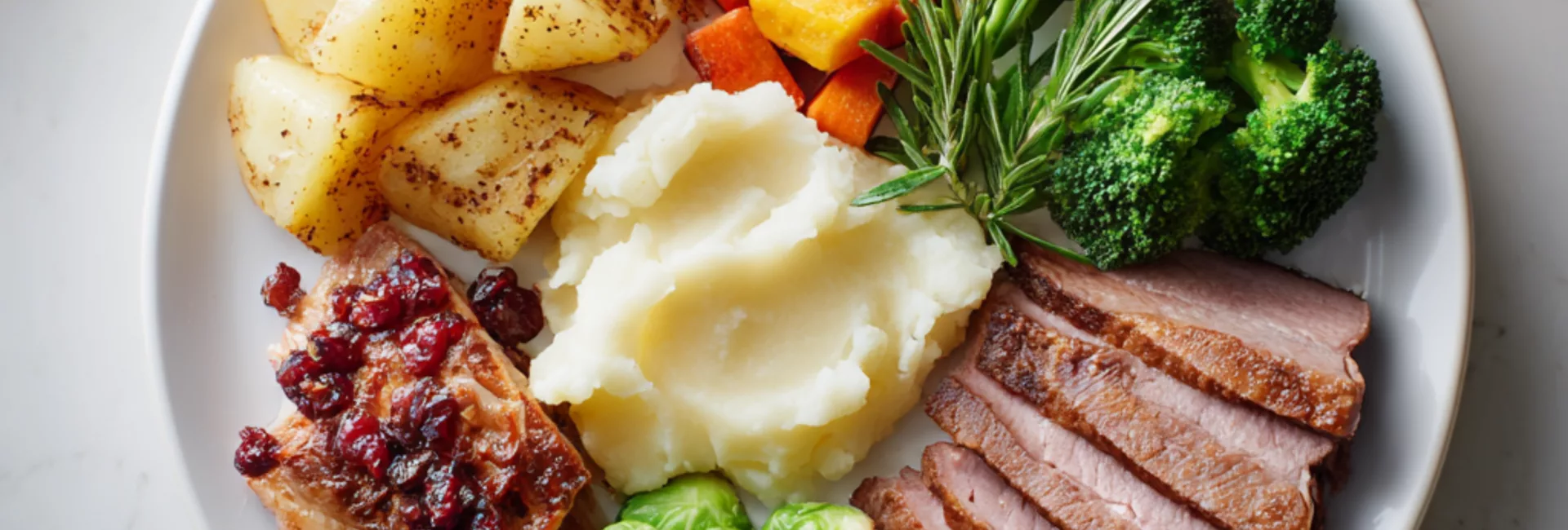 Repas de Noël adapté avec aliments bien séparés, présentée de façon simple et respectueuse des sensibilités alimentaires