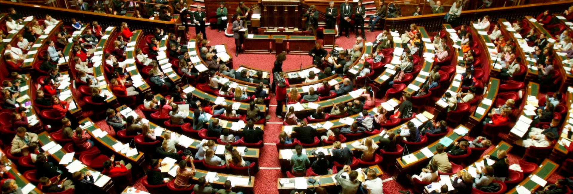 Séance du Sénat en hémicycle lors de l’examen d’une proposition de loi concernant l’école inclusive et le statut des AESH.