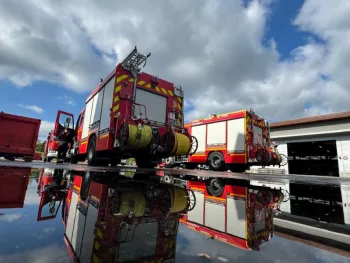 Camions de pompiers français stationnés à la caserne - Les équipes du Val-d'Oise se forment pour mieux intervenir auprès des personnes autistes